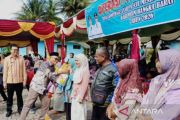 Pemkab Bangka Barat bagi 6.800 paket sembako subsidi jelang Idul Adha