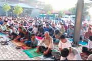 Kalipepe Land bagikan paket MBG ke jamaah Salat Idul Adha