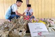 Perum LKBN ANTARA gunakan besek distribusikan daging kurban di Palu