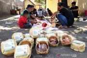 Pemkot ingatkan panitia tak gunakan plastik hitam untuk daging kurban