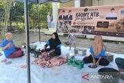 KAUMY NTB salurkan daging kurban di enam desa di Pulau Lombok