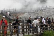 Melihat keunikan Kawah Sikidang yang menyimpan kisah legenda