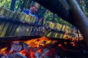 Penjualan lamang bambu meningkat di Padang