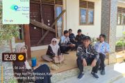 Nagari Sungai Pua Agam berikan pelayanan di teras usai kantor digembok warga