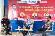 Tingkatkan gizi masyarakat, Dua Guru Besar bahas peran SPPG Unhas