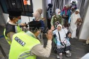 Kedatangan jamaah haji kloter pertama di Padang