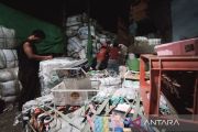 Menaklukan gunungan sampah dengan ekonomi sirkular