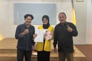 Ita Kurniawati mahasiswi Unnes lulus dengan mempretasikan karya novel