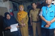 Sudinsos Jakbar salurkan kursi roda untuk warga difabel di Jelambar