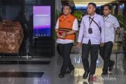 KPK menyita dokumen hingga uang saat geledah ruangan wamen imipas