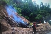 Jalan provinsi penghubung Lubuk Basung-Bukittinggi tertimbun tanah longsor