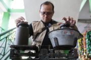 Jejak kejujuran di ujung timbangan
