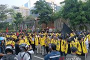 Massa dari berbagai kampus padati Jalan MH Thamrin menuju Bundaran HI