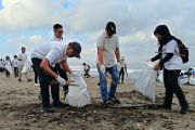 KKP-DANA kolaborasi dorong ekonomi biru lewat bersih pantai di Bali