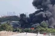 Kebakaran landa gudang PVC di kawasan Pluit Jakut