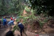 Longsor putuskan akses Padang-Painan