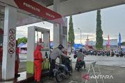 Gubernur Fakhiri ingatkan distribusi BBM di Papua harus diawasi ketat