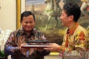 Prabowo terima Menhan Jepang, dihadiahi suvenir kapal perang Mikasa