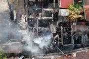 Kebakaran kawasan padat penduduk di Padang