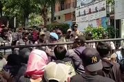 Warga Kebon Sayur kepung kantor Lurah Kapuk terkait sengketa lahan