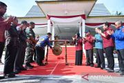 Plt Gunernur Riau resmikan Kukerta Berdampak 2026, Unri membangun kampung