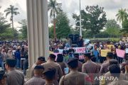 Ratusan warga Jambi gelar aksi minta program MBG tidak dihentikan