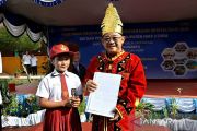 Mendikdasmen terima surat terima kasih untuk Presiden dari murid di 3T