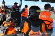 Tim SAR mencari penumpang lompat dari kapal di Perairan Poto TanoNTB