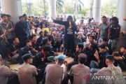 Warga demo ke Kantor Bupati Nagan Raya tolak rencana pembukaan tambang tembaga