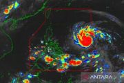 Badai Francisco menguat, picu peringatan pertama di Filipina