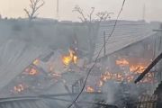 Tiga warung di Rembang terbakar