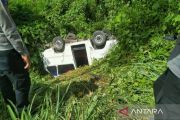 Angkot berisi santri terjun ke jurang di Madina, empat luka ringan