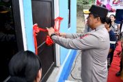 Kapolda NTT bantu warga kurang mampu bangun rumah layak huni