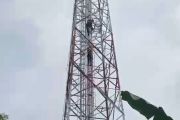 Damkarmat Bandarlampung tangani percobaan bunuh diri dari tower sutet
