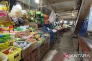 Pemkot Kendari pantau pasar setiap hari guna cegah permainan harga