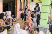 Mahasiswa KKN Tematik FIK UMS berikan cek kesehatan gratis dan jelaskan cara baca label makanan