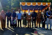 Natuna serahkan bantuan PKH ke warga pulau-pulau penyangga