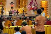 Prosesi Pradaksina Lilin warnai perayaan Waisak di Batam