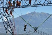 Ganti isolator tanpa padam, PLN hadirkan keandalan layanan kelistrikan