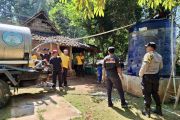 Polsek Dlingo menyalurkan 9.000 liter bantuan air bersih ke Kelurahan Terong