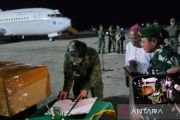 Pangkogabwilhan III serahkan jenazah pilot korban KKB kepada AMA