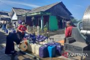BNPB distributes clean water to drought-hit communities in Java