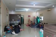28 warga terdampak kebakaran TPA Jatiwaringin bertahan di pengungsian