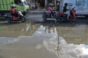 Genangan air akibat drainase tersumbat sampah di Kota Palu