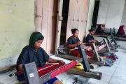Produk kain tenun Desa Sukarara Lombok Tengah harus tetap dipromosikan