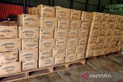 Perum Bulog salurkan minyak goreng di 5 toko permudah akses para warga