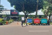 Karangan bunga berjajar di Ditreskrimsus Polda Metro Jaya