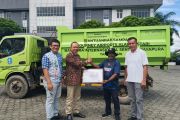 Manajemen Bandara Sentani serahkan bantuan hibah kepada DLH Kabupaten Jayapura