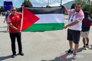 Bendera Palestina berkibar di Stadion Boston, Amerika Serikat