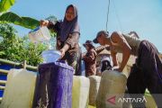 Drought-hit North Penajam Paser receives 62,000 liters of water: BNPB